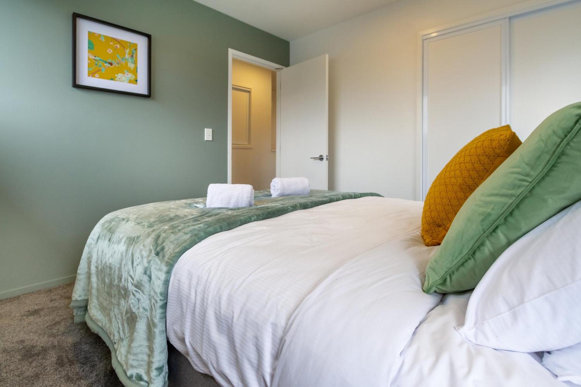 Serene Living 2 Bed With Carpark Christchurch Exterior photo